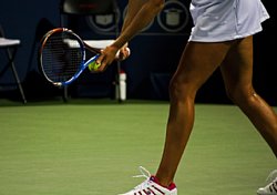 テニスをしている女性の画像